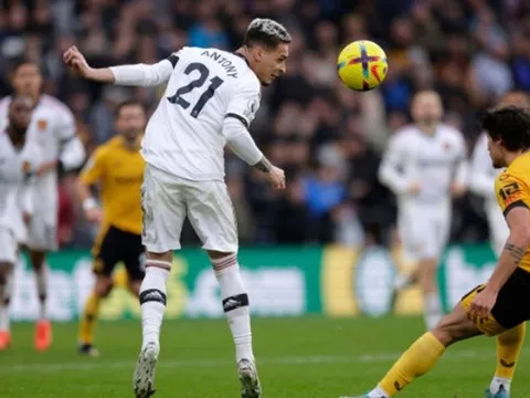 Tương lai nào đang chờ Antony và Nunez?