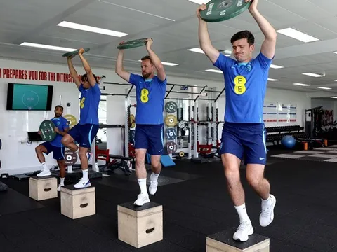 Tuyển Anh hội quân, Maguire tươi tắn bên cạnh Harry Kane