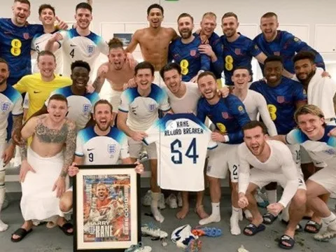 Tuyển Anh tri ân Kane sau khi phá kỷ lục của Rooney