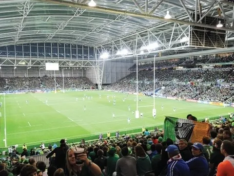 Tuyển nữ Việt Nam được thi đấu ở sân có mái che