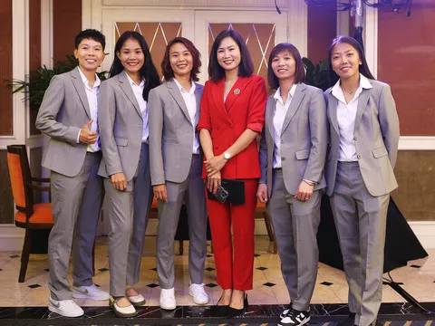 Tuyển nữ Việt Nam nhận quà đặc biệt trước ngày đi World Cup