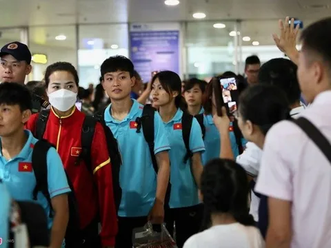 Tuyển nữ Việt Nam trở về sau chuyến tập huấn châu Âu