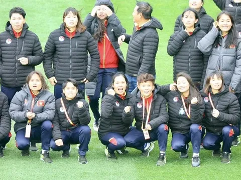 Tuyển nữ Việt Nam tươi rói trên sân Eden Park trước trận gặp Mỹ