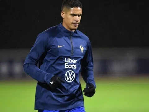 Tuyển Pháp đón cú hích lớn với Varane