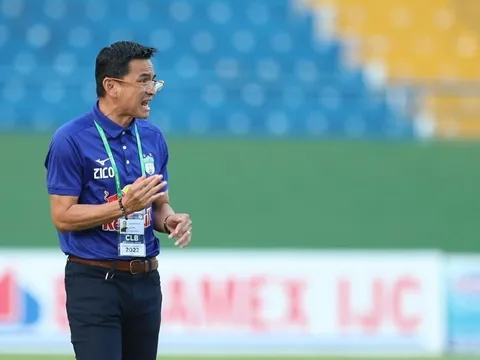 Tuyển Thái Lan gây thất vọng, Kiatisuk lại được réo tên