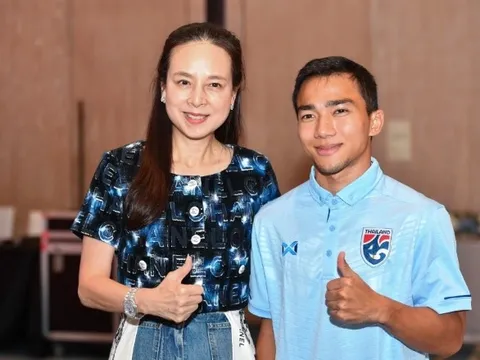 Tuyển Thái Lan làm điều bất ngờ với ban cán sự