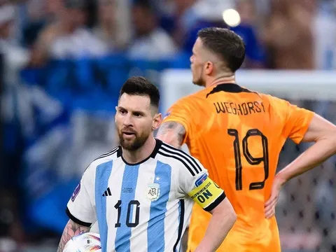 Tuyển thủ Hà Lan: 'Messi quá thô lỗ'