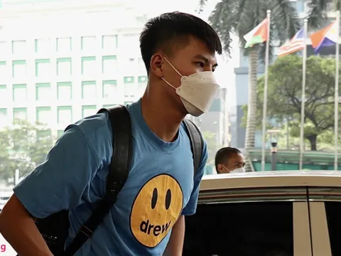 Tuyển thủ Việt Nam bị ngã xe trước ngày hội quân