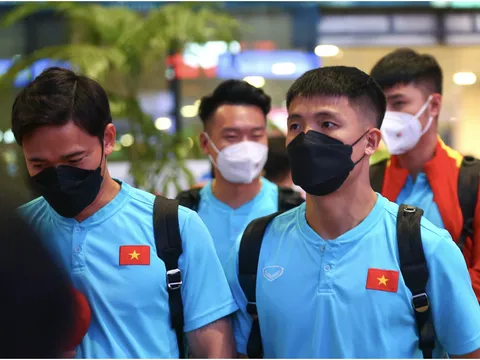 Tuyển thủ Việt Nam mệt mỏi vì chuyến bay trục trặc