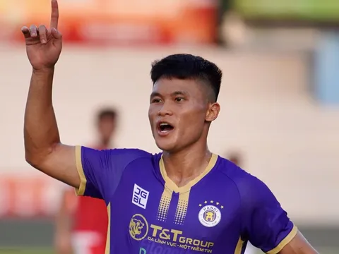 Tuyển thủ Việt Nam nhận cú đúp giải thưởng V-League tháng 10