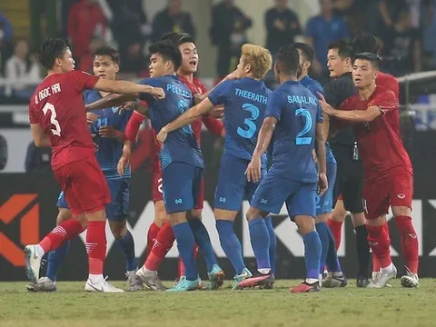 Báo Thái: "Việt Nam đang sợ"; Trợ lý HLV Polking thách thức phóng viên