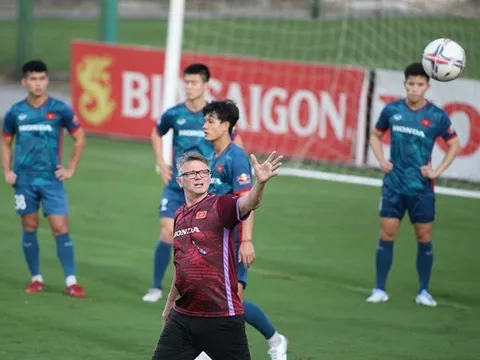 Tuyển Việt Nam đấu Hong Kong: HLV Troussier gây bất ngờ