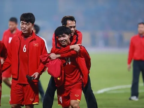 Tuyển Việt Nam: HLV Troussier cảnh báo, Công Phượng và Văn Toàn lo