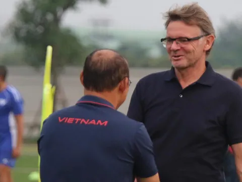 Tuyển Việt Nam: Ông Park có thể tư vấn gì cho HLV Troussier