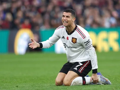 2 cầu thủ Man Utd hưởng lợi nếu Ronaldo bị tống khứ