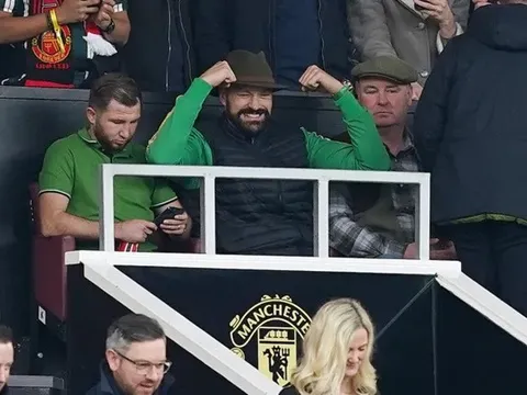 Tyson Fury xuất hiện ở Old Trafford