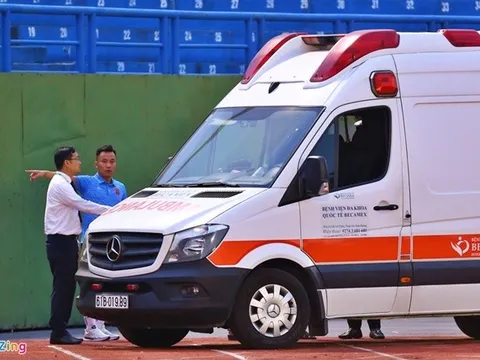 Cầu thủ nhập viện sau khi kiếm phạt đền cho Bình Dương