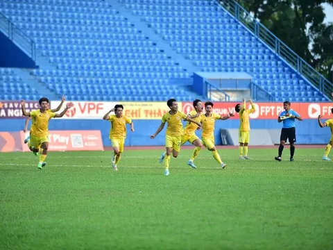 Hà Nội hạ SLNA sau 10 lượt sút penalty, Công Phương khiến HAGL khóc hận