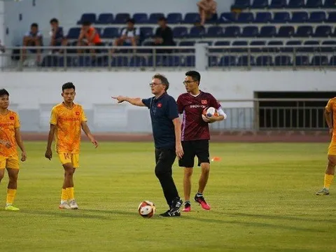 U22 Việt Nam chốt danh sách đi Campuchia; Hùng Dũng ra sân tại Hàn Quốc