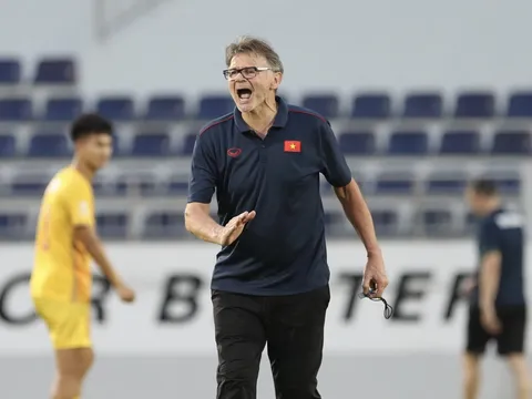 U22 Việt Nam: Khi HLV Troussier chơi đòn tâm lý