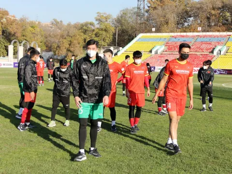 U22 Việt Nam làm quen sân Dolon Omurzakov, sẵn sàng cho VL châu Á 2022