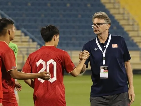 U22 Việt Nam tại SEA Games 32: HLV Troussier khó cả trong lẫn ngoài