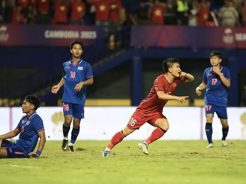 3 quyết định đúng đắn của HLV Troussier khiến Thái Lan hú vía