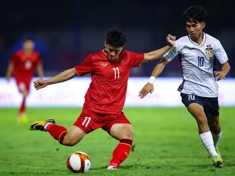 Ông Troussier: U22 Việt Nam quá căng thẳng; HLV Lào tiếc bàn thua đầu