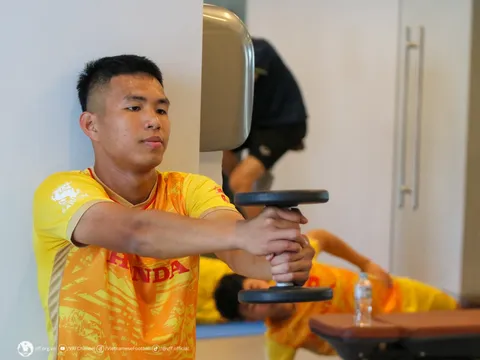 U23 Việt Nam căng sức tập tạ chờ đấu Iraq