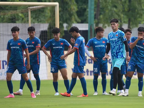 U23 Việt Nam tập buổi đầu tiên: Cầu thủ chơi ở Hàn Quốc về ra mắt