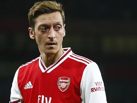 'Arsenal nên đối xử với Aubameyang như những gì đã làm với Ozil'