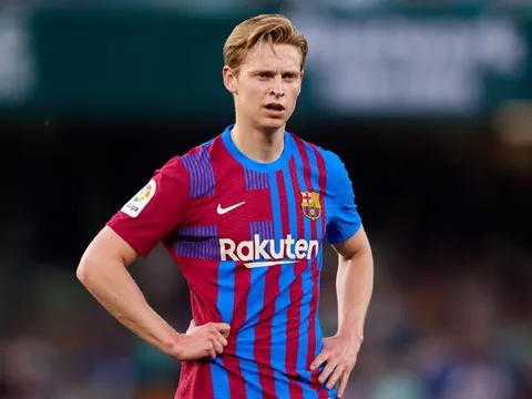 De Jong chia tay Barcelona?