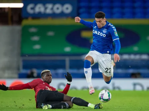 Jordan Henderson chơi hay, nhưng Liverpool đang quá nhớ 'ảo thuật gia' nơi tuyến giữa
