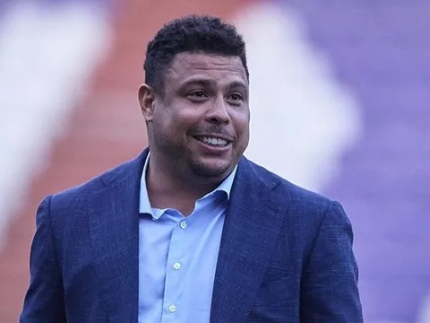 CĐV yêu cầu Chủ tịch Ronaldo 'béo' từ chức