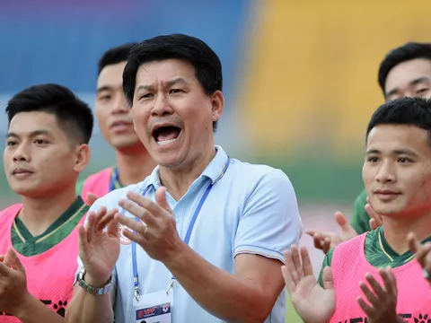 V-League chốt vé xuống hạng: Chờ 'bóng đá đẹp' của HLV Vũ Tiến Thành