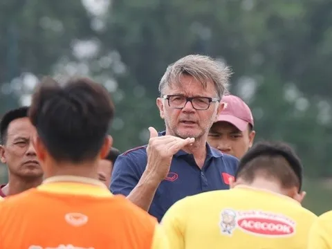 HLV Troussier: 'Đừng lo về kết quả vì tôi là người chịu trách nhiệm'