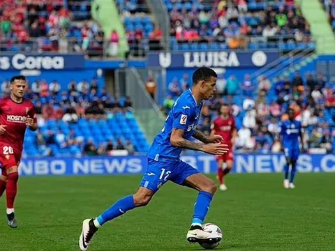 Vạ miệng, HLV làm rõ hiểu lầm về Bellingham và Greenwood