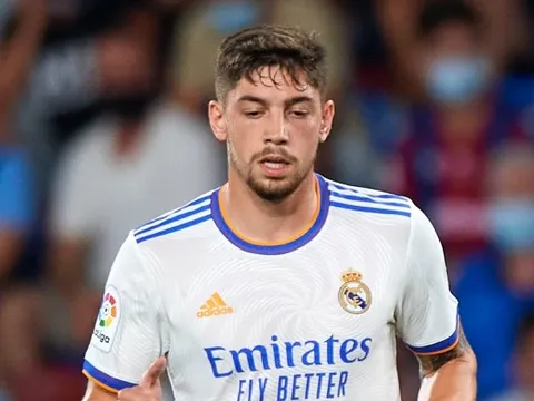 Real ra giá bán Valverde cho M.U