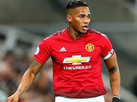 Valencia khiến Man Utd hổ thẹn