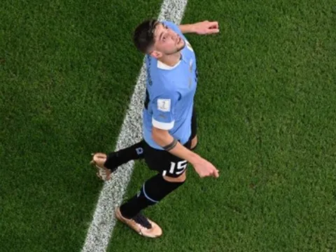 Valverde nhạo báng trọng tài ngay trên sân