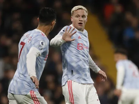 Phản ứng của dàn sao M.U khi Donny van de Beek tái xuất