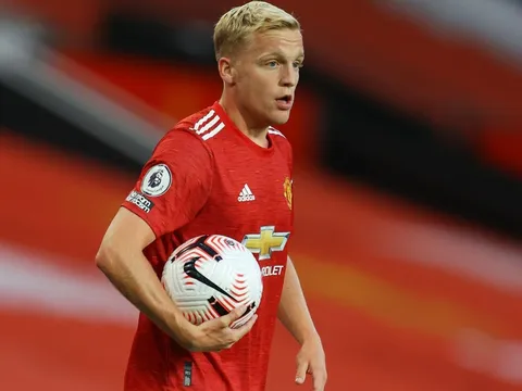Van De Beek ghi bàn nhưng Man United chẳng thể vui