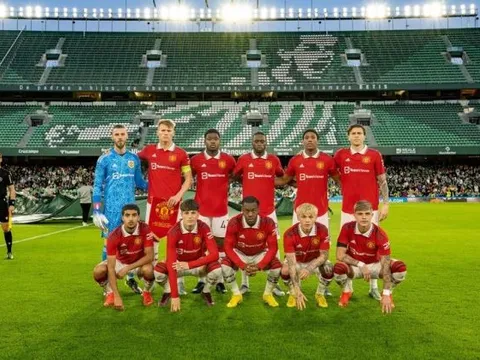 Van de Beek 'mất tích' bí ẩn, Man United bại trận trước Real Betis