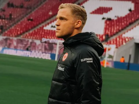 Van de Beek thi đấu thất vọng, HLV Frankfurt "đổ lỗi" cho Man United