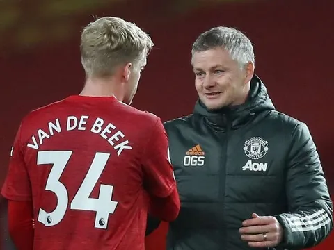 Xuất hiện lối thoát đầu tiên cho Van de Beek trong tháng Một