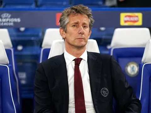 Van der Sar không loại trừ khả năng tái ngộ Man Utd