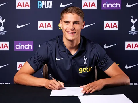 "Còn quá sớm để gọi Tottenham là ứng cử viên vô địch"