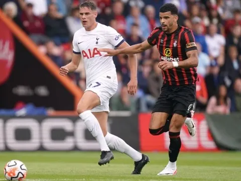Van de Ven là chốt chặn không thể thay thế của Tottenham