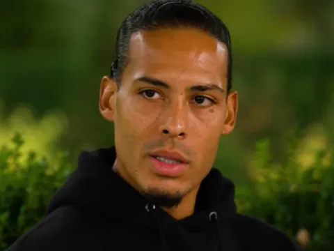 Virgil van Dijk đáp trả chỉ trích của Marco van Basten