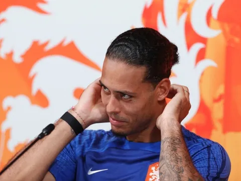 Van Dijk khó chịu với câu hỏi trước trận gặp Argentina